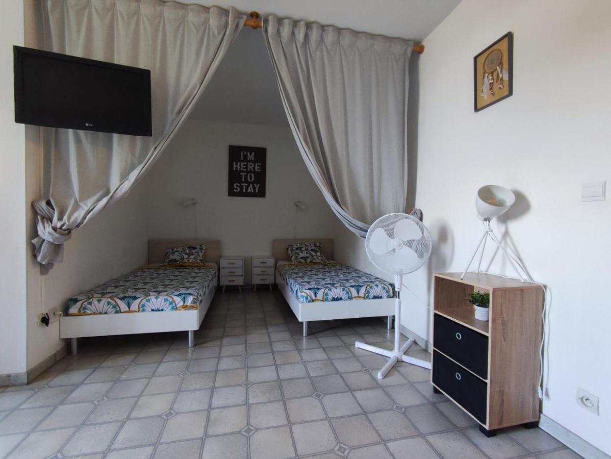 Studio Meuble Classe 2 Etoiles - 30M² Греу-ле-Бэн Экстерьер фото